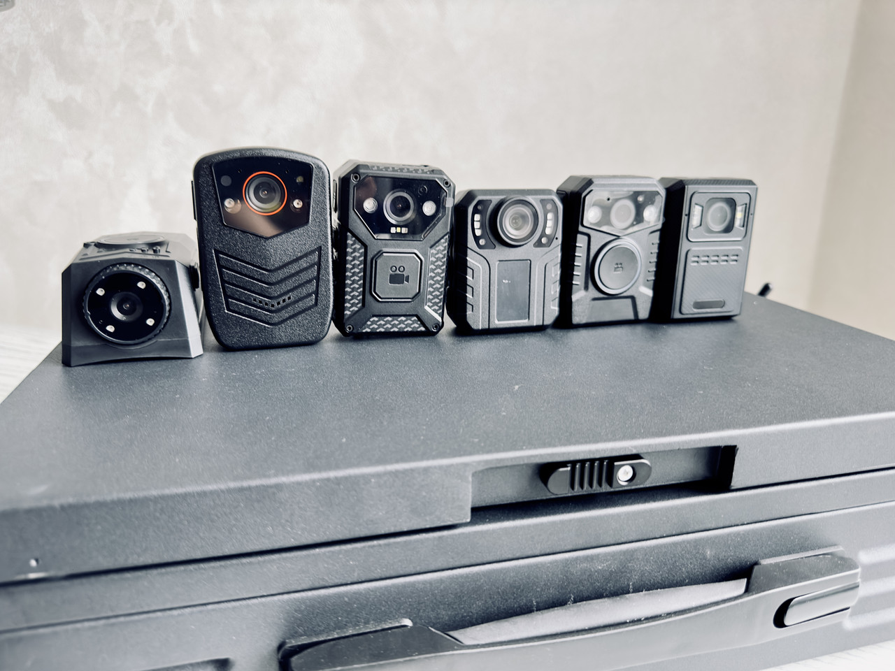 stanciya-zaryadki-ds10-pro-sensornim-displej-vbudovanij-kompyuter-licenzijnij-windows-2